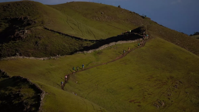 Imagen de personas haciendo trail / AH