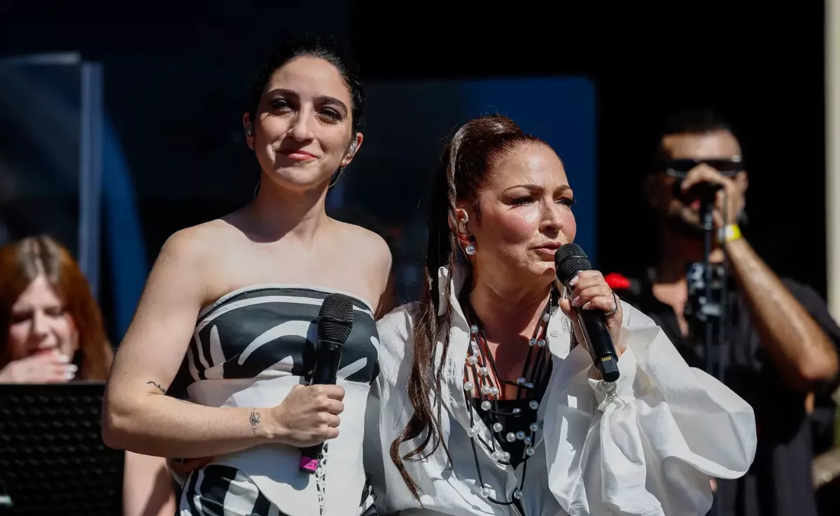 A la izquierda, Emily Estefan junto a su madre Gloria Estefan / EFE