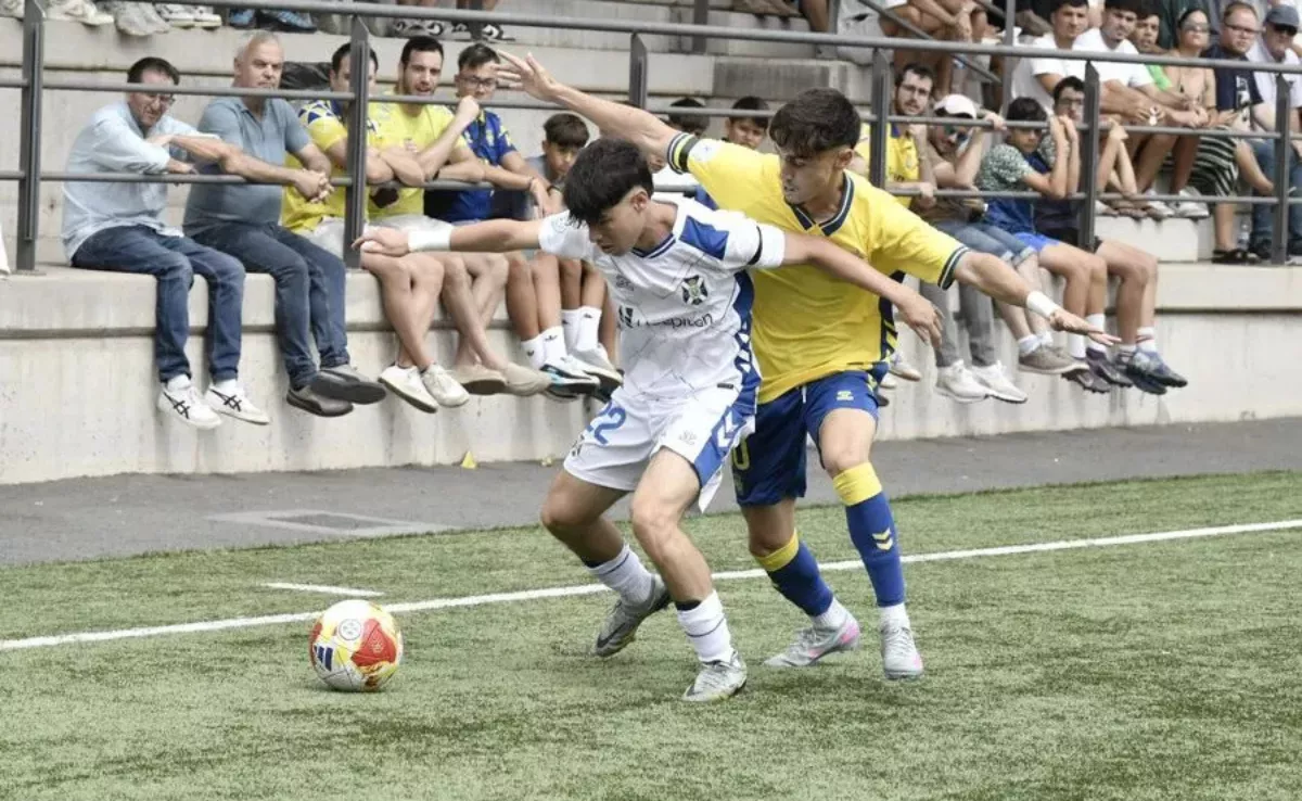 Un partido entre el Tenerife B y Las Palmas Atlético / CD TENERIFE