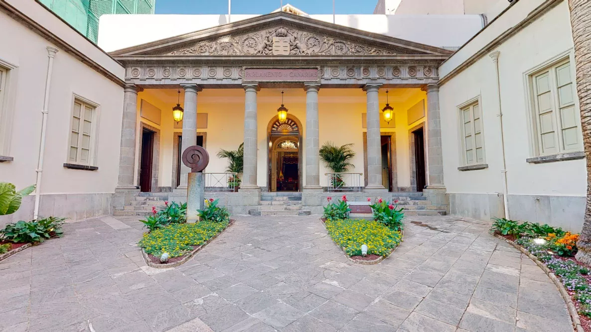 Exterior del Parlamento de Canarias. / APT 