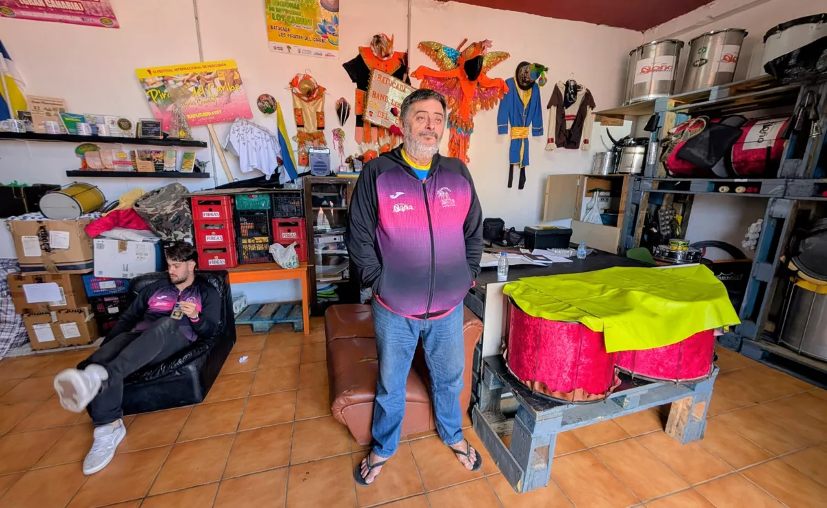 Manuel Benítez, en la sede de Piratas del Caribe. / AH