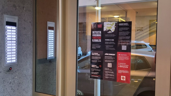 Carteles con códigos QR directos a portales de denuncia en El Médano. / PLATAFORMA VECINAL BARQUERA Carteles con códigos QR directos a portales de denuncia en El Médano. / PLATAFORMA VECINAL BARQUERA