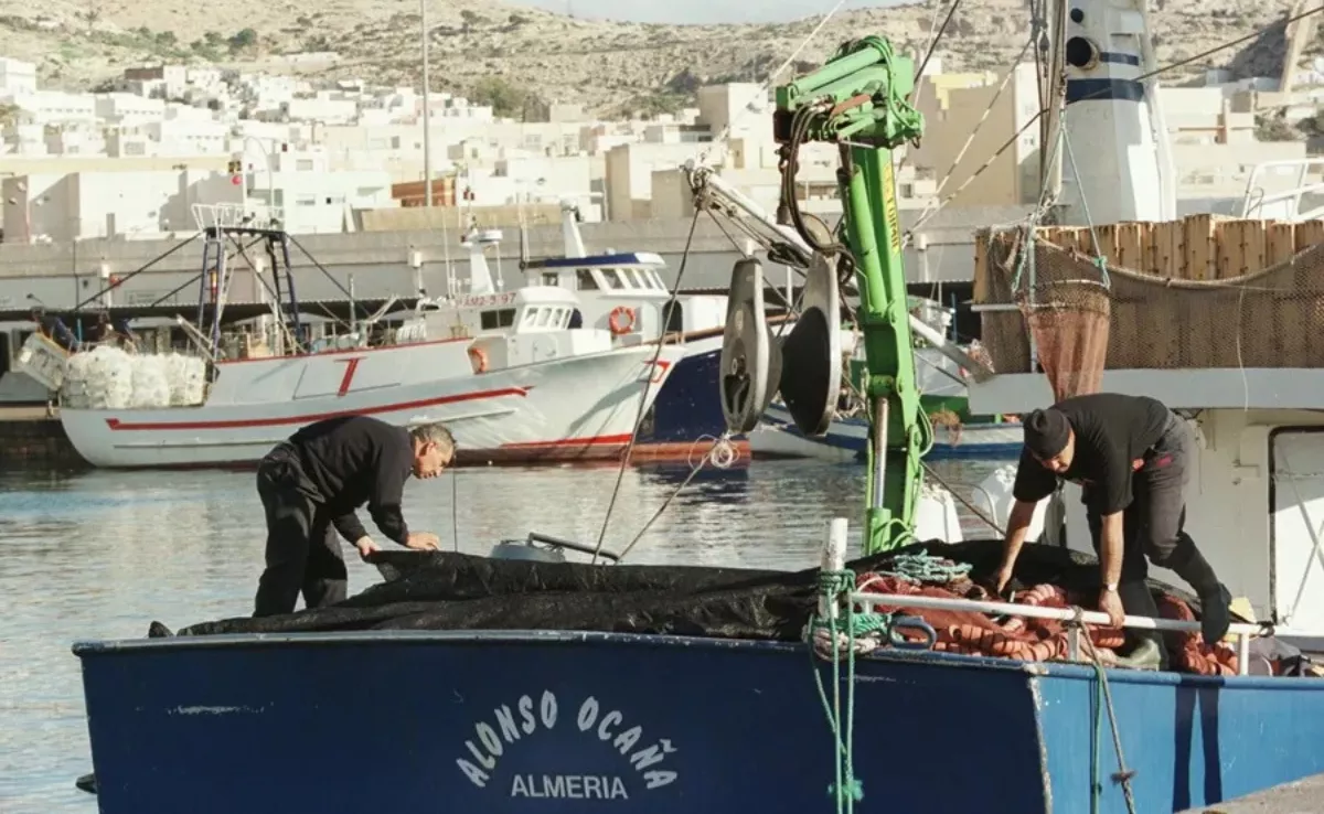 Imagen de archivo de pescadores / EFE - JIM VIDAL