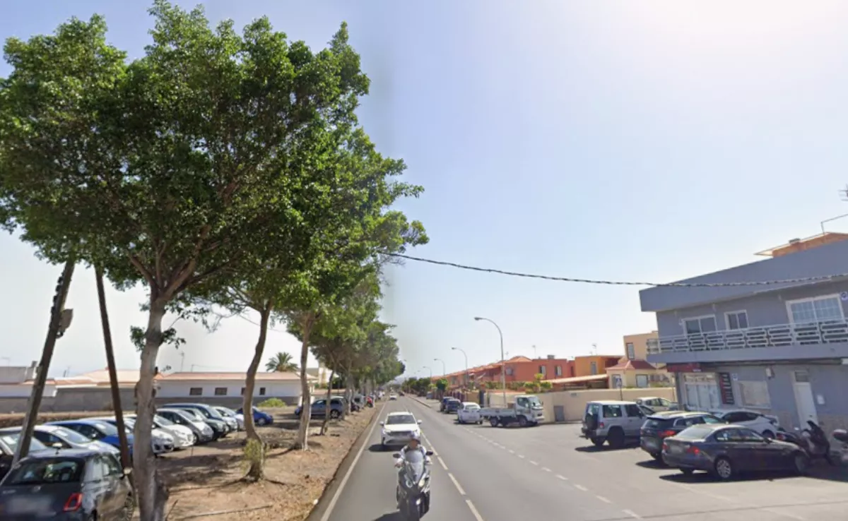 Entorno de la TF-652 a la altura de la calle Astrón, en Arona. / GOOGLE