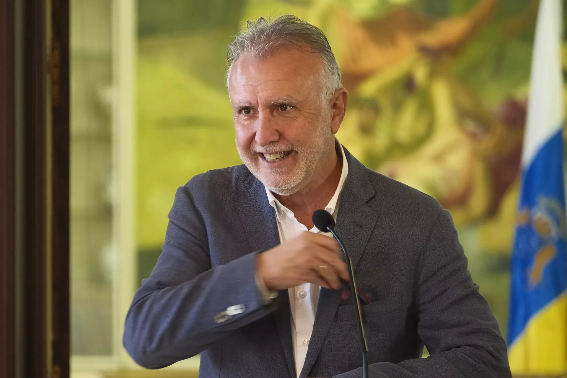  El ministro de Política Territorial, Ángel Víctor Torres, durante la rueda de prensa sobre los traslados de menores migrantes a centros de acogida de otras comunidades autónomas. / EFE - ÁNGEL MEDINA G