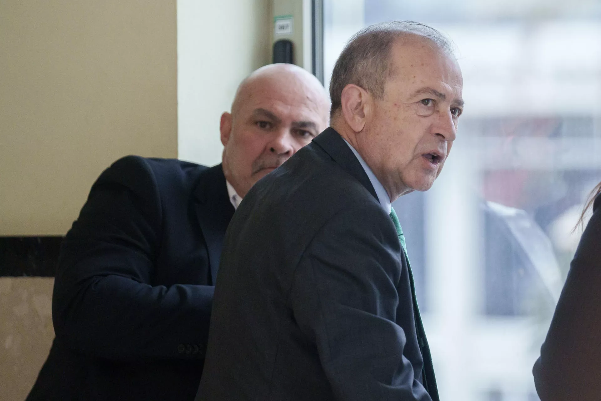 El general retirado de la Guardia Civil, Francisco Espinosa Nava (d) y el llamado 'Mediador', Marco Antonio Navarro Tacoronte (i)./ EFE-RAMÓN DE LA ROCHA