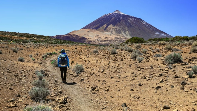 Senderista en el Teide. / DAVID CERINI