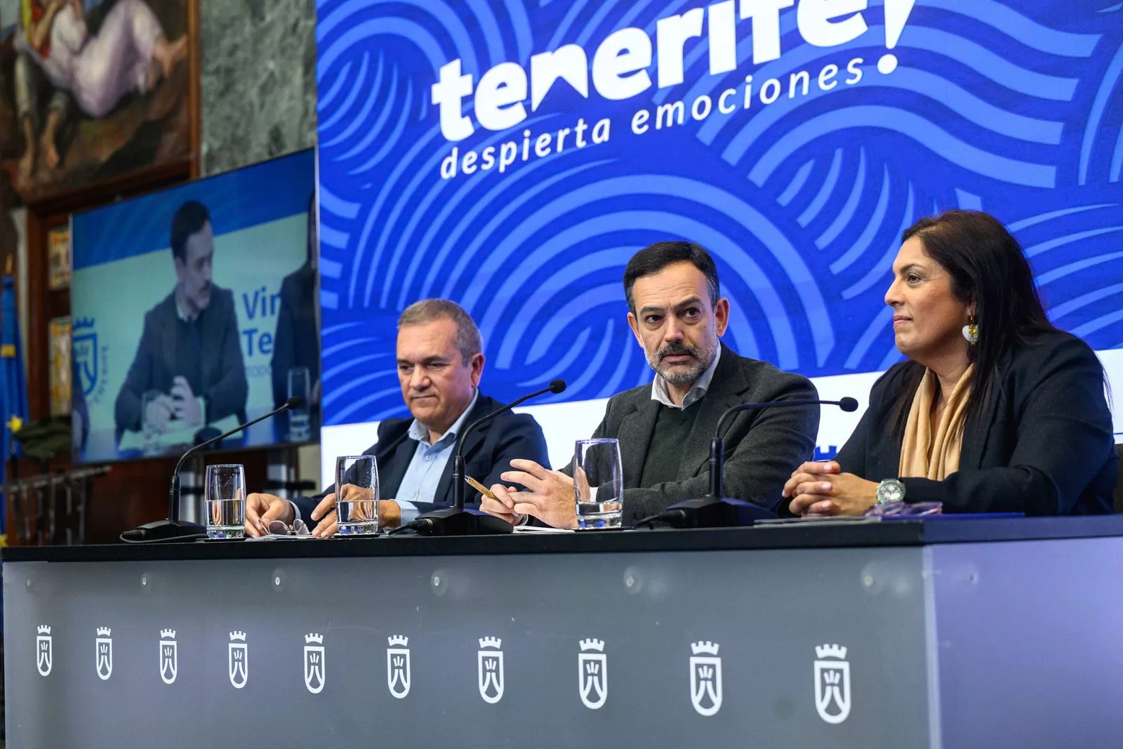 Valentín González., Lope Afonso y Dimple Melwani, en la presentación de Madrid Fusión 2026 en el Cabildo de Tenerife./ CEDIDA