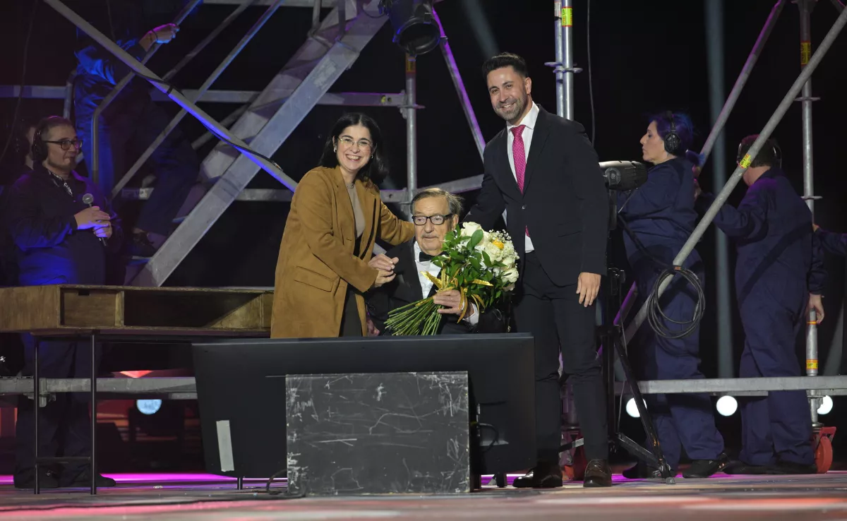Paco Mario, voz y emoción ligadas a la historia del Carnaval en el pregón del 50 aniversario./ CEDIDA