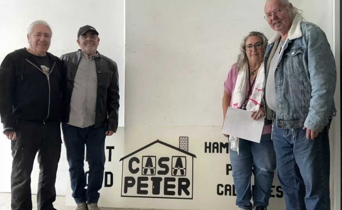 Donación a Ínsula Signa del cartel rotulado de Casa Peter de la calle Núñez de la Peña de La Laguna./ ÍNSULA SIGNA