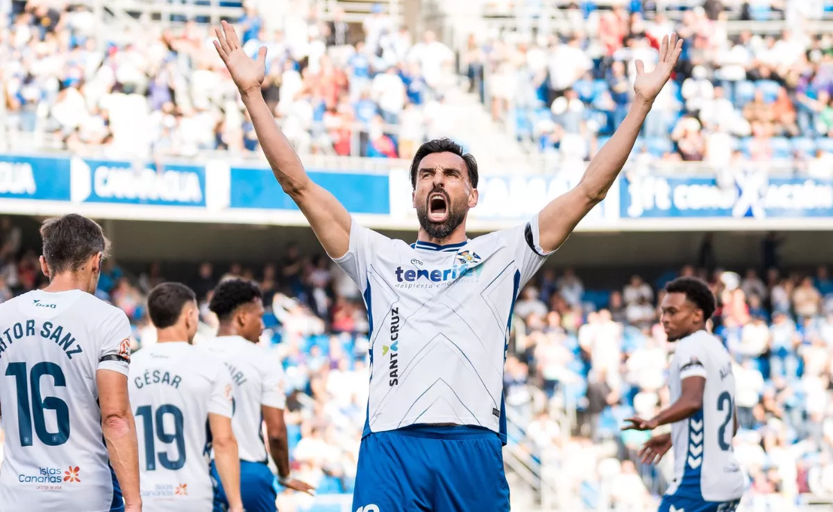 El CD Tenerife pone 12 puntos de distancia con el segundo tras ganar al Castilla 4 a 2./ CD TENERIFE