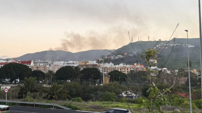 Incendio en un edificio de La Laguna. / CEDIDA