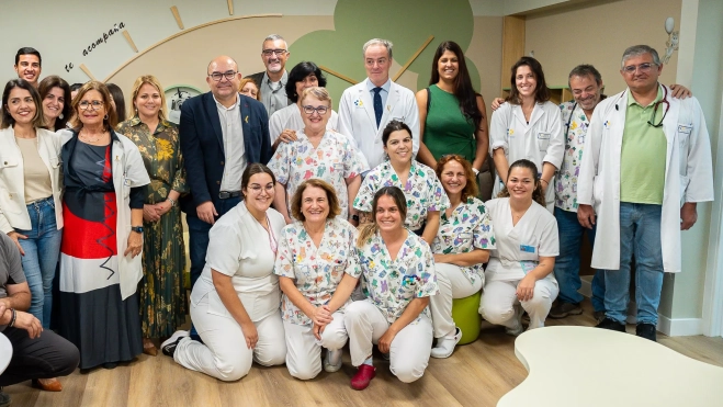 Sala de espera de familias en Lanzarote. / FUNDACIÓN DINOSOL Sala de espera de familias en Lanzarote. / FUNDACIÓN DINOSOL