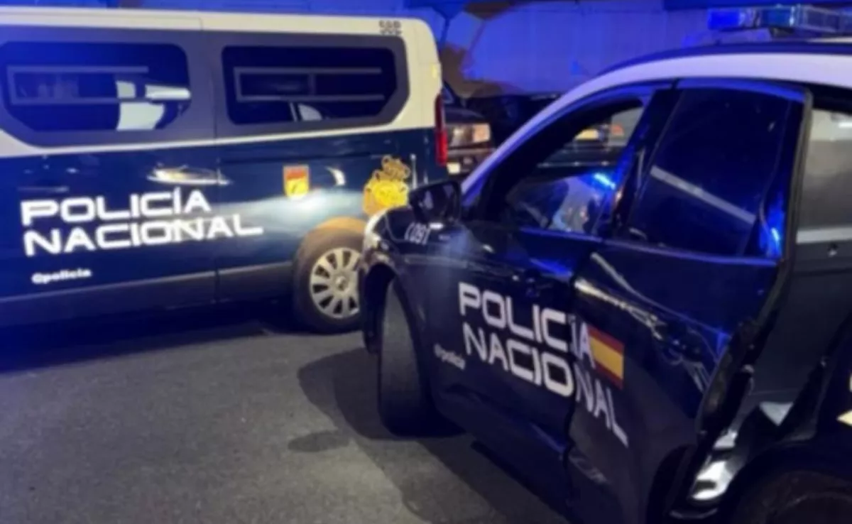 La Policía Nacional desmantela un punto de venta de drogas en La Isleta y detiene a dos jóvenes. / POLICÍA NACIONAL