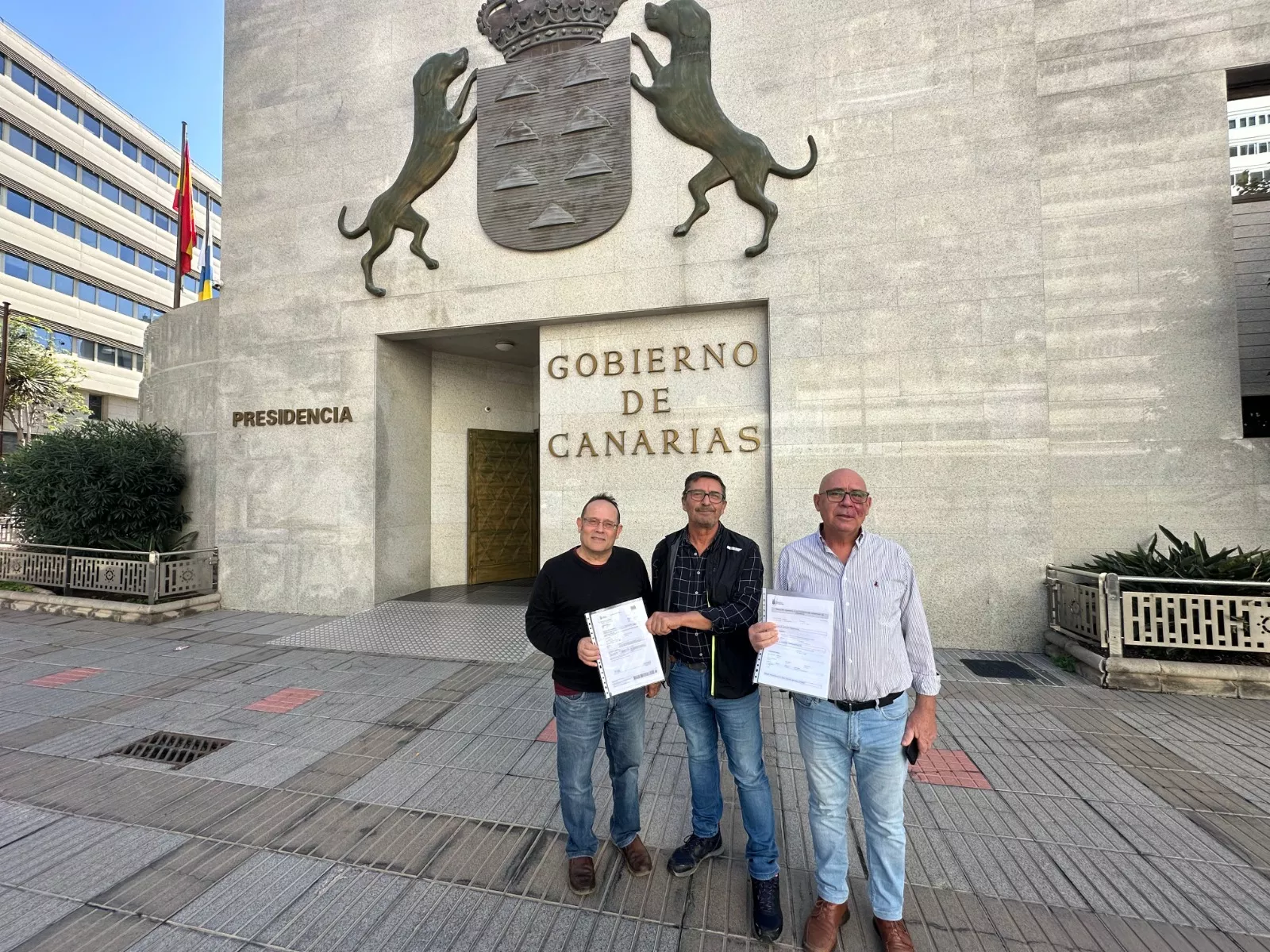 De izquierda a derecha Juan Carlos Díaz, secretario de la UARBGC, Antonio Díaz, vicepresidente, y Cristóbal Sánchez, presidente. / UARBGC