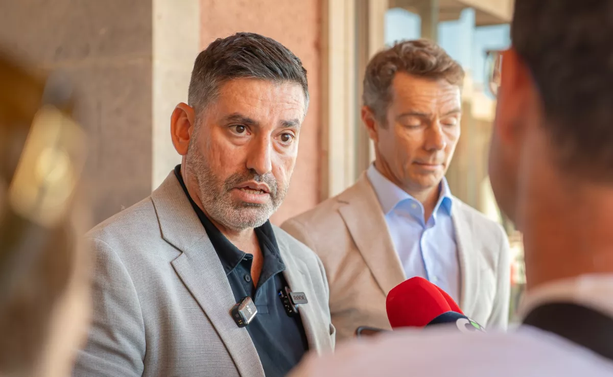 El concejal Alejandro Marichal y el director gerente de Visocan, Javier Terán. / AH