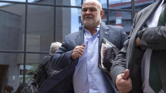 El intermediario que da nombre al llamado «caso Mediador», Marco Antonio Navarro Tacoronte, imputado en la trama, a su llegada al palacio de justicia. / EFE - MIGUEL BARRETO El intermediario que da nombre al llamado «caso Mediador», Marco Antonio Navarro Tacoronte, imputado en la trama, a su llegada al palacio de justicia. / EFE - MIGUEL BARRETO