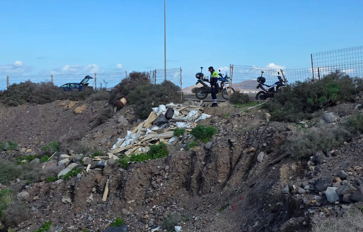 Vertido ilegal de residuos peligrosos en Las Palmas de Gran Canaria. POLICIA LPA