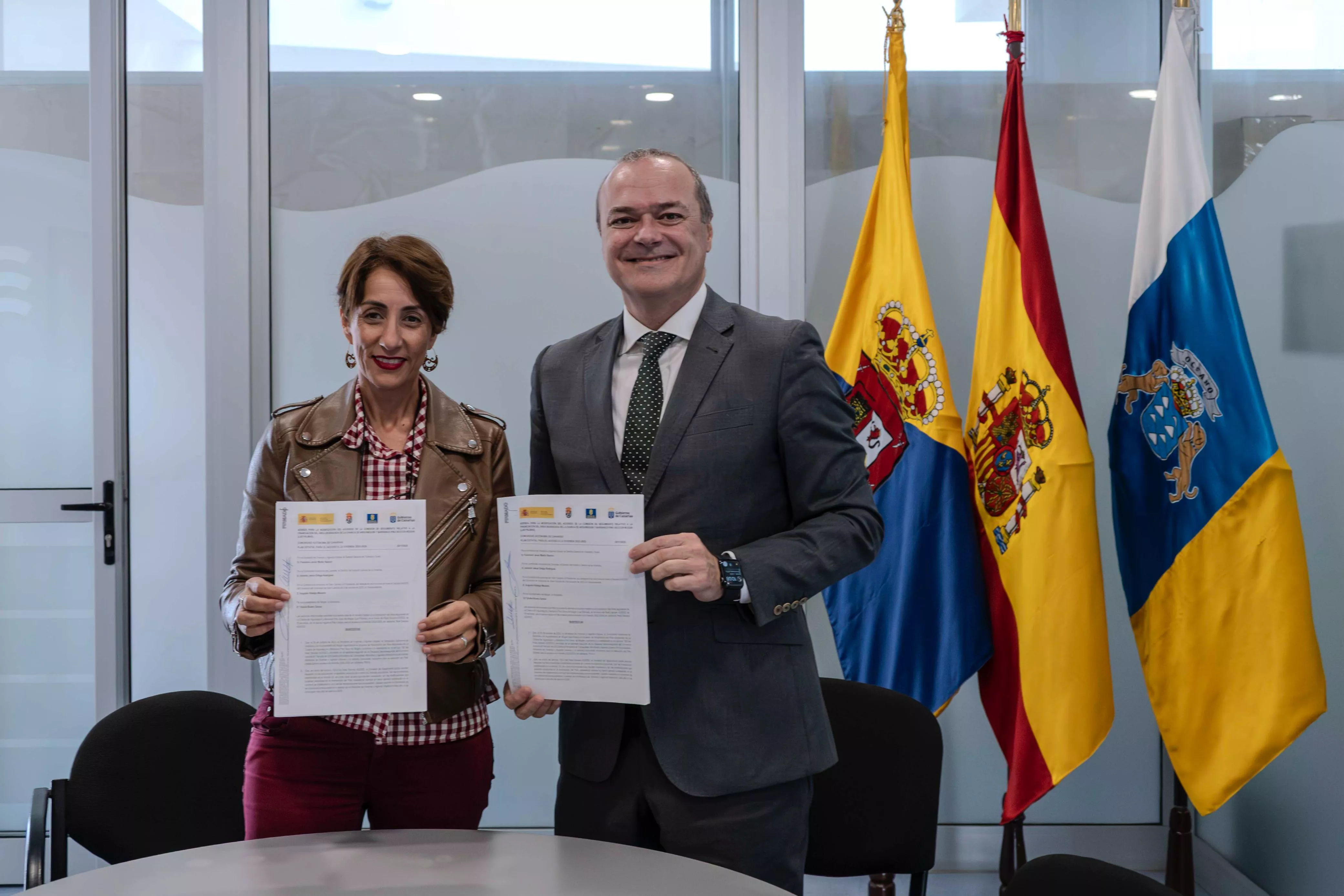 La alcaldesa de Mogán, Onalia Bueno, y el vicepresidente del Cabildo, Augusto Morales. AH