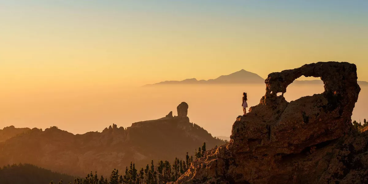 Imagen del Roque con el Teide de fondo / HOLA ISLAS CANARIAS