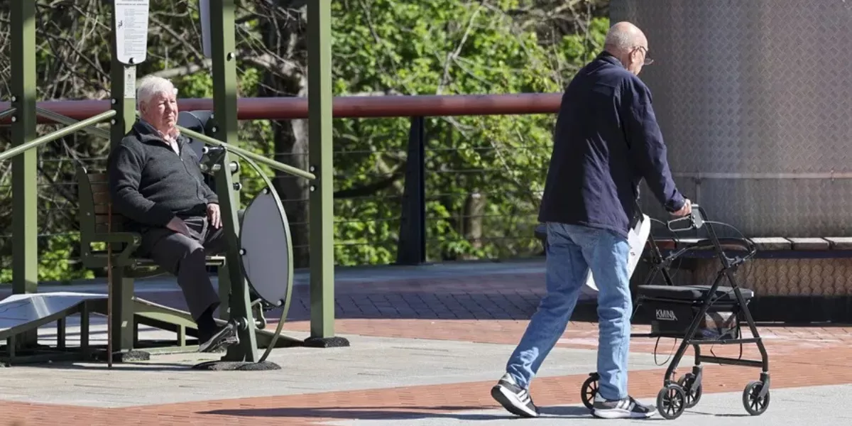 Imagen de jubilados / EFE - LUIS TEJIDO