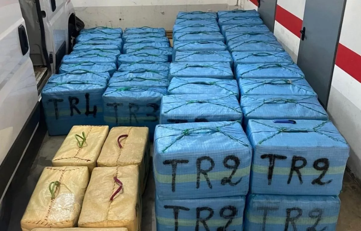 Fardos intervenidos en Taliarte por la Policía Nacional. AH