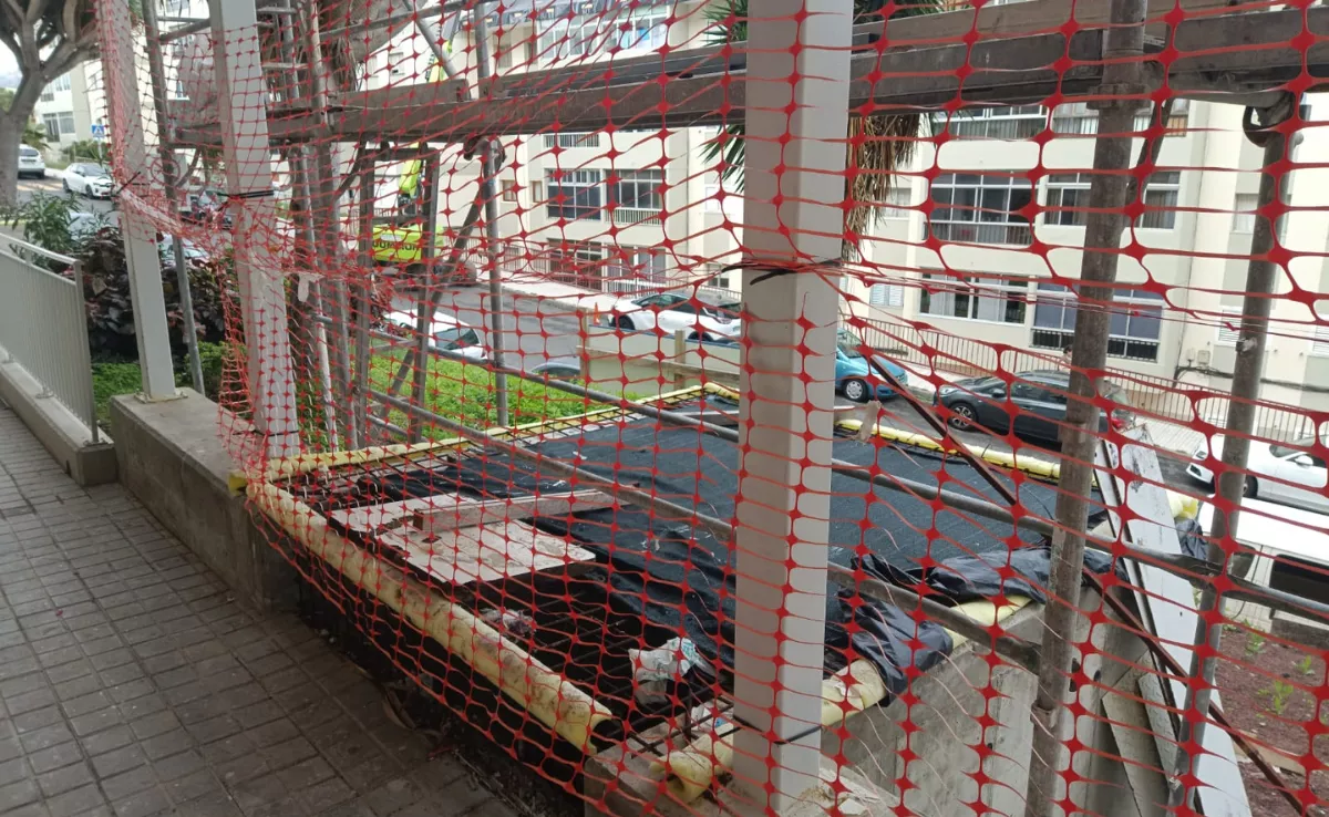 Los vecinos están desesperados mientras sus casas se inundan y todavía esperan que se coloquen los ascensores / CEDIDA