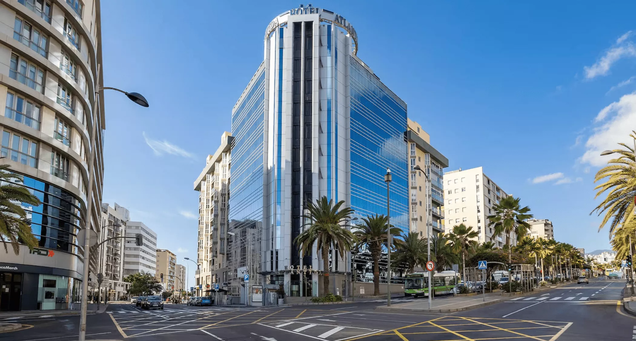 Eurostars gestiona el hotel Atlántida de Santa Cruz de Tenerife tras formar parte de la cartera de Silken durante años. / AH