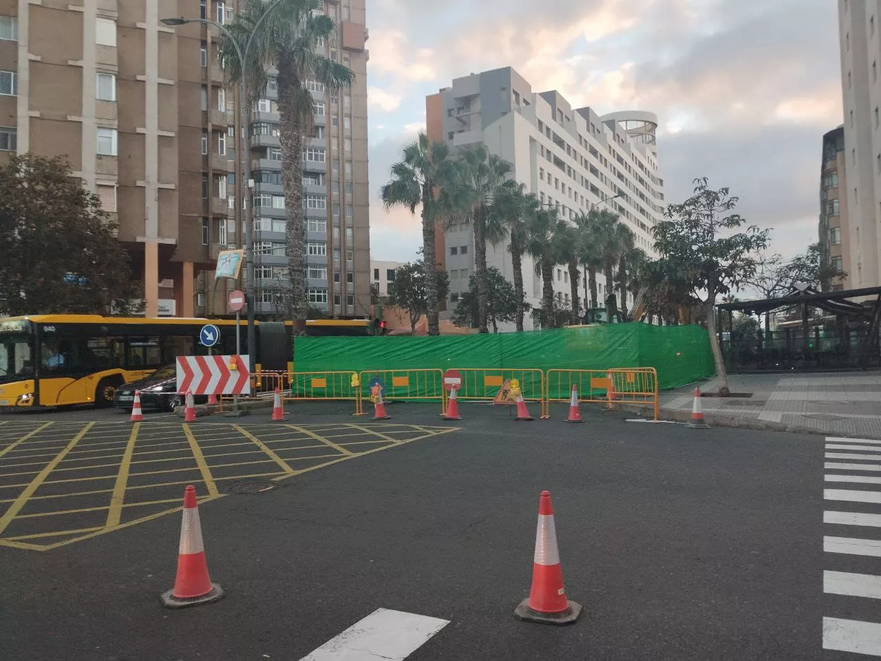 Avería de una tubería en Mesa y López, Las Palmas de Gran Canaria. EMALSA