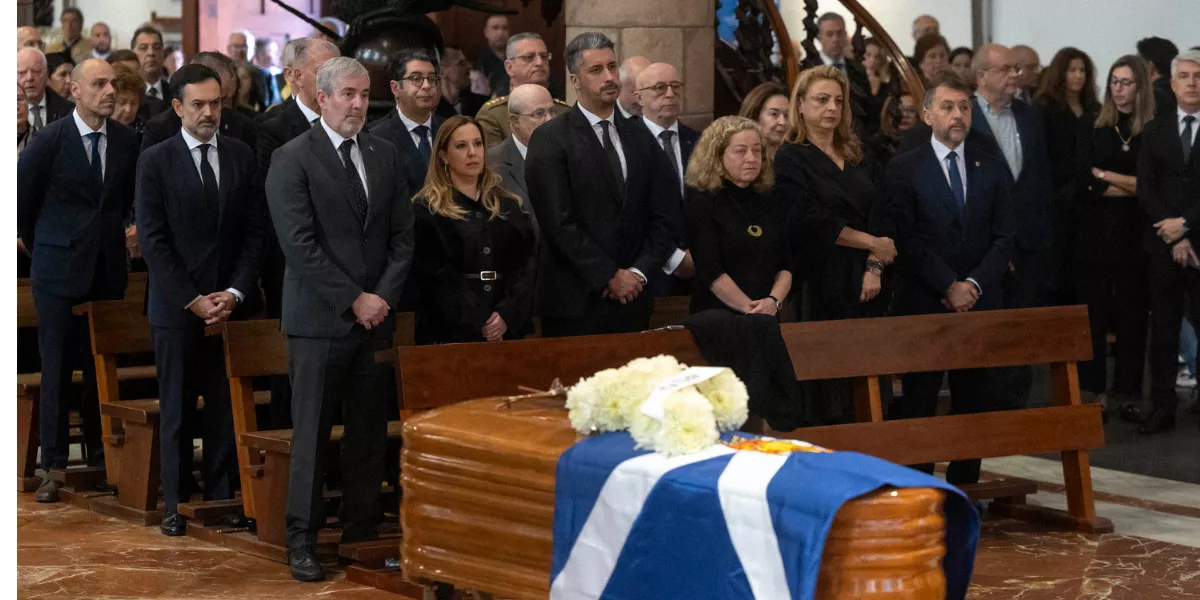 Funeral del expresidente del Cabildo de Tenerife, Ricardo Melchior, este domingo en la iglesia de la Concepción de La Laguna.. EFE Miguel Barreto