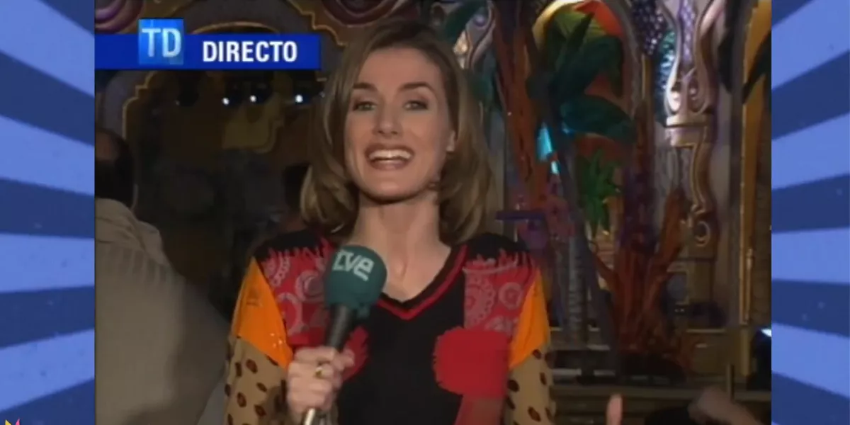 Imagen de la reina Leticia Ortiz de reportera cubriendo el Carnaval de Las Palmas de Gran Canaria  RTVE