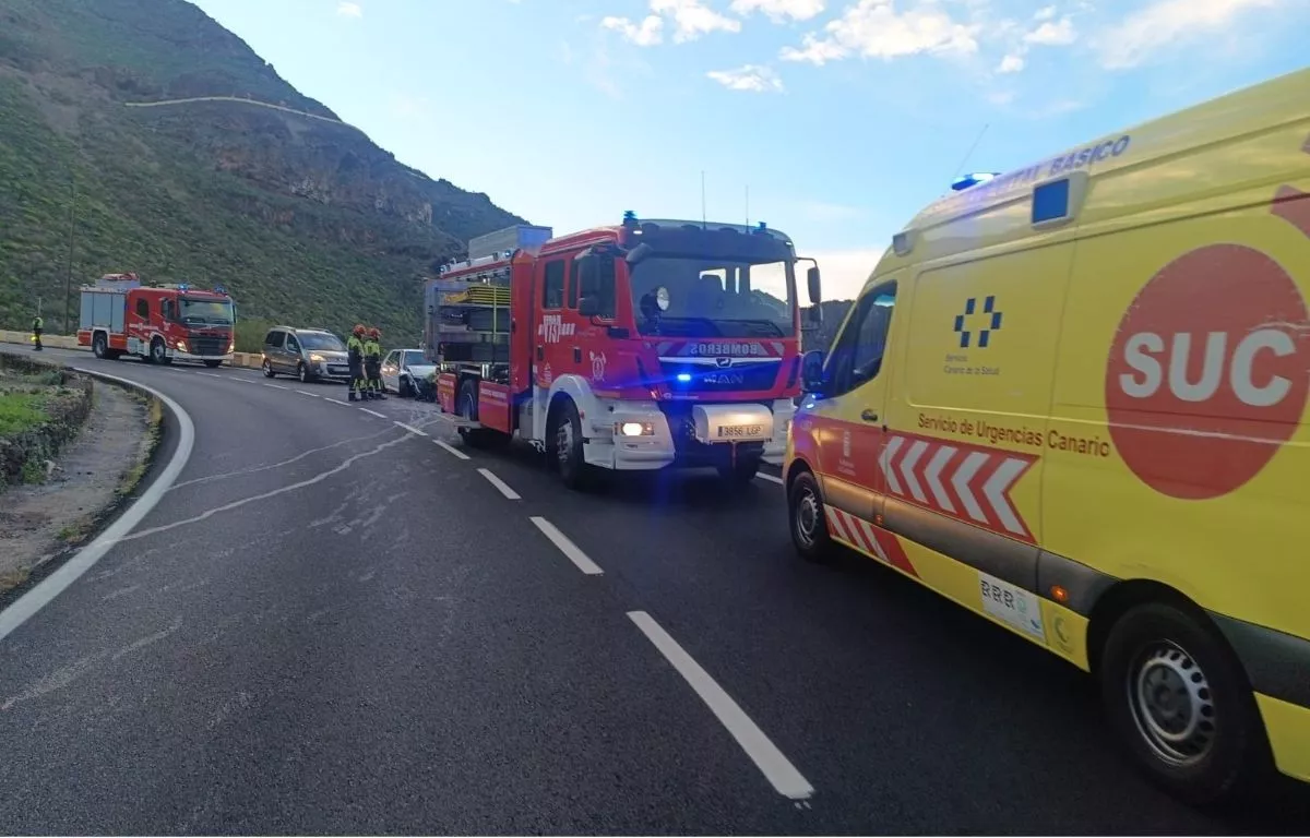 Dos heridos tras una colisión frontal en la TF-454, en Santiago del Teide. 112 Canarias
