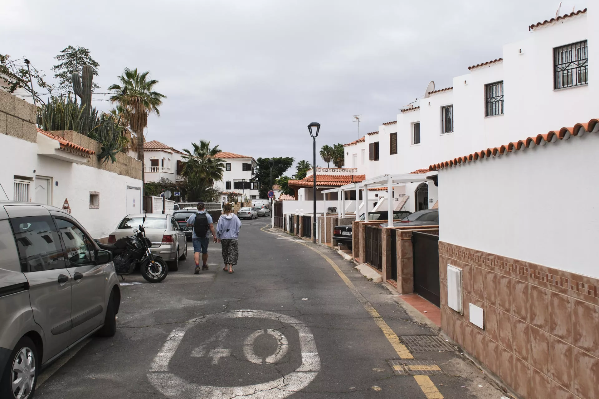  En la imagen, la urbanización donde ocurrió el asesinato, en el municipio de Arona, sur de (Tenerife). / EFE - ALBERTO VALDÉS