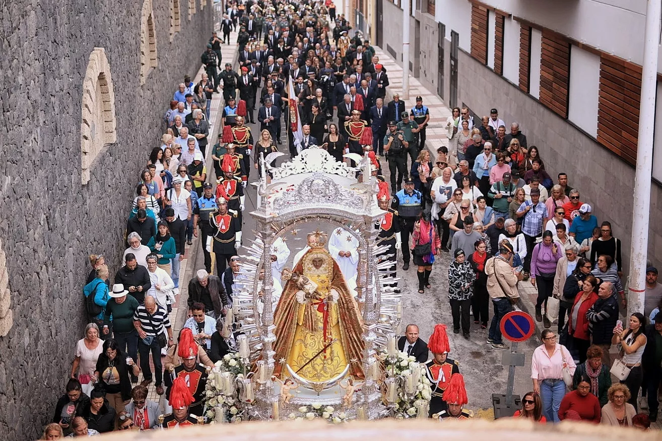 Procesión de la Virgen de Candelaria por las calles del municipio. / AYUNTAMIENTO DE CANDELARIA