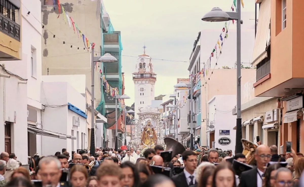 Procesión de la Virgen de Candelaria por las calles del municipio. / AYUNTAMIENTO DE CANDELARIA