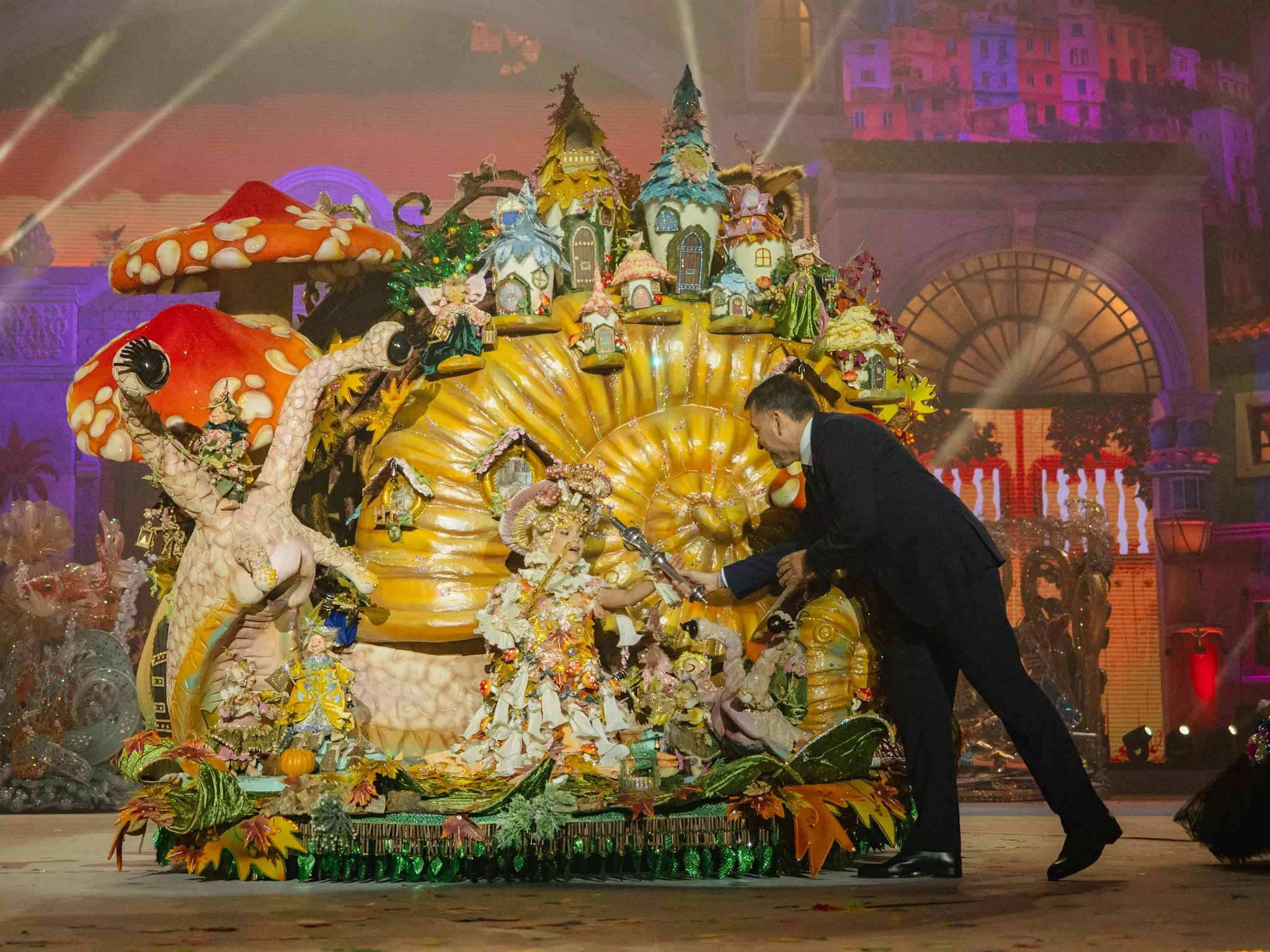 La niña Micaela Díaz Lima, Reina Infantil del Carnaval de Santa Cruz de Tenerife 2026. / AYUNTAMIENTO DE SANTA CRUZ DE TENERIFE