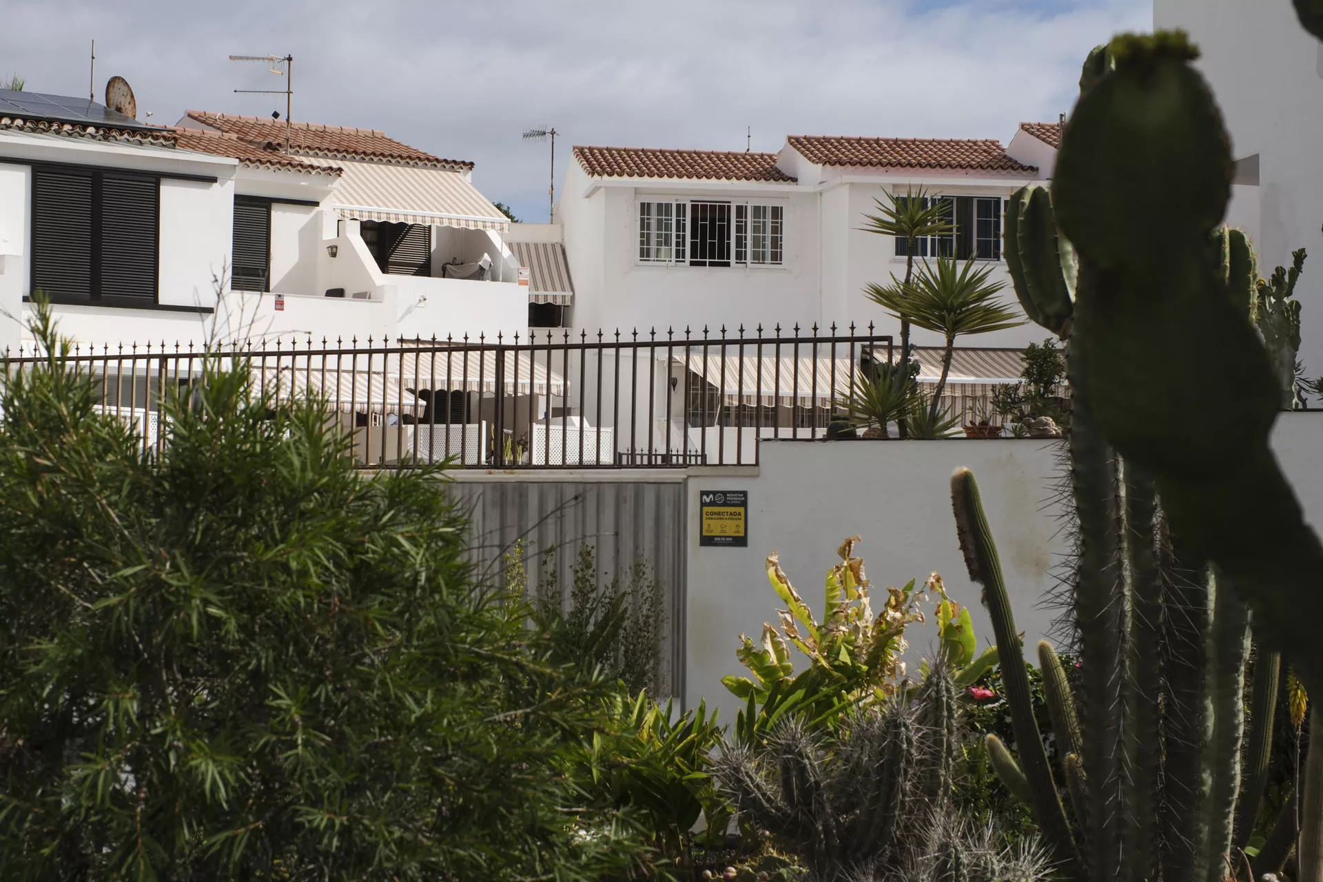 La urbanización en la que ocurrió el asesinato, en el municipio de Arona, sur de (Tenerife). / EFE - ALBERTO VALDÉS