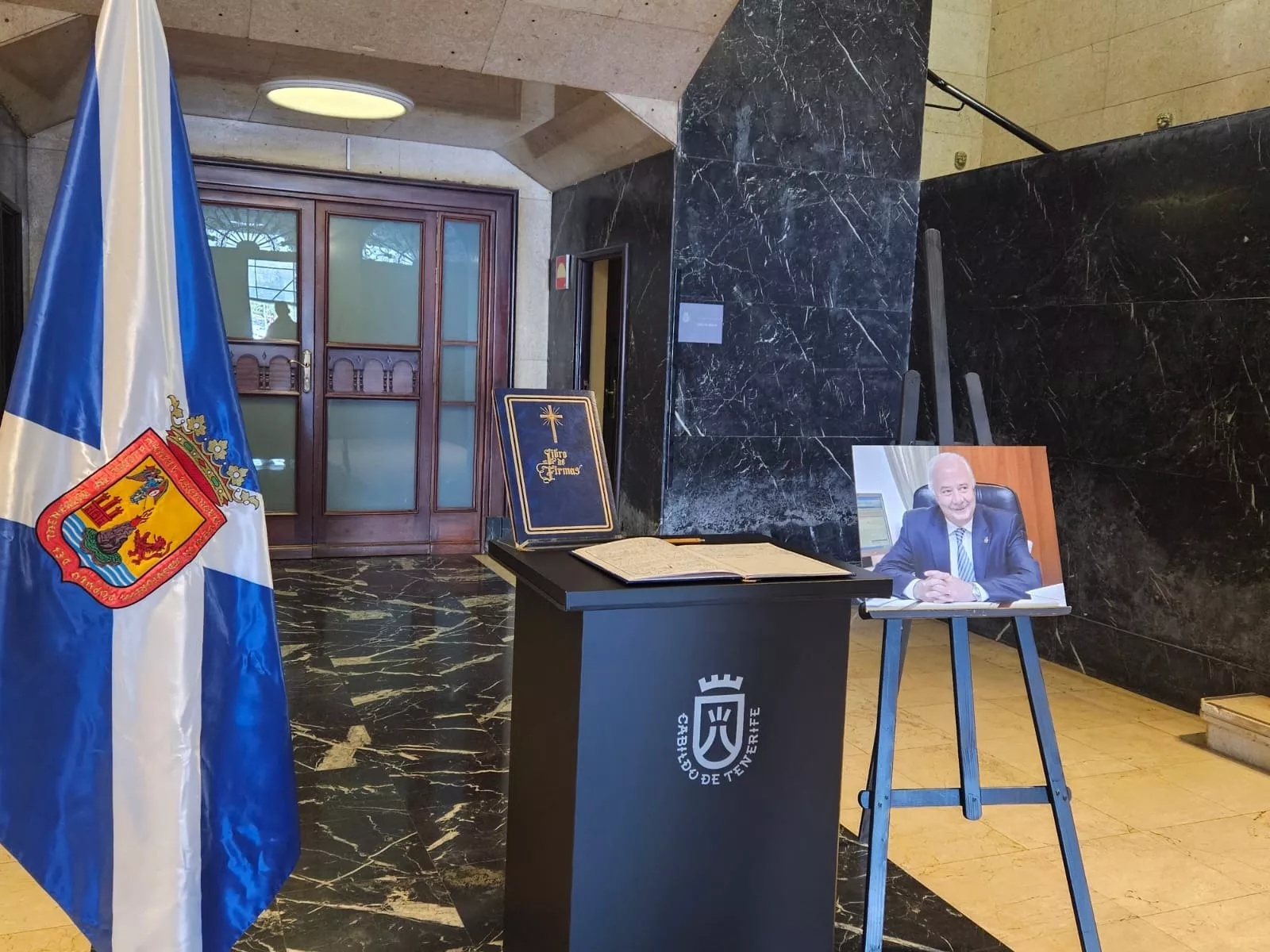 Libro de firma de condolencias por el fallecimiento de Ricardo Melchior. / CABILDO DE TENERIFE