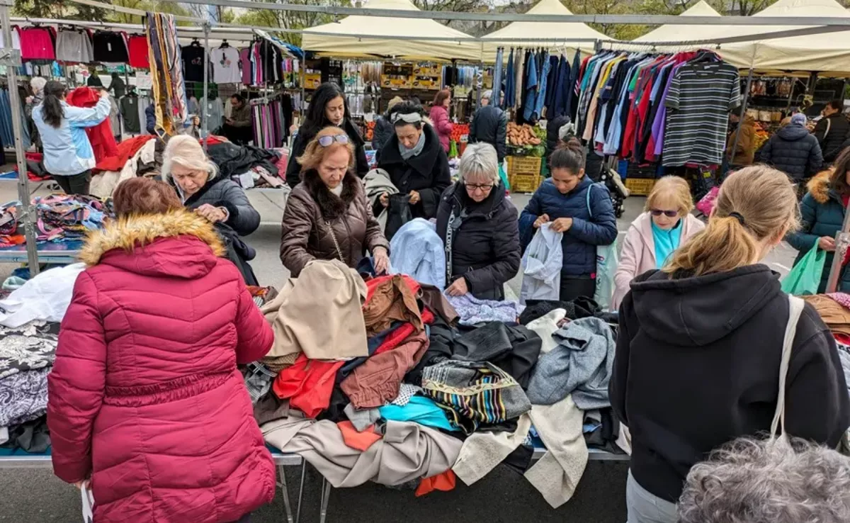 Imagen de un mercadillo de venta ambulante / EFE