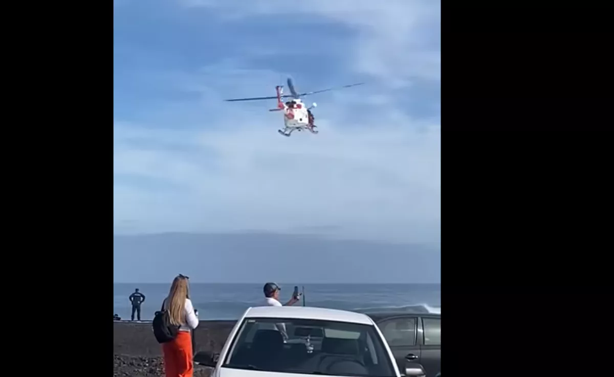 Dispositivo de búsqueda de un parapentista en Puerto de la Cruz. / CANARIAS 1.500 KM DE COSTA