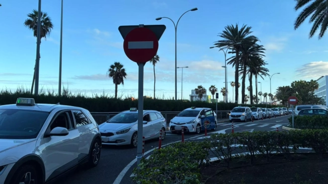 Taxis en el Hospital Insular / ATLÁNTICO HOY