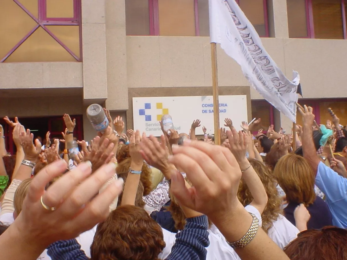 Protesta en el exterior de la Consejería de Sanidad. / ASAMBLEA7ISLAS