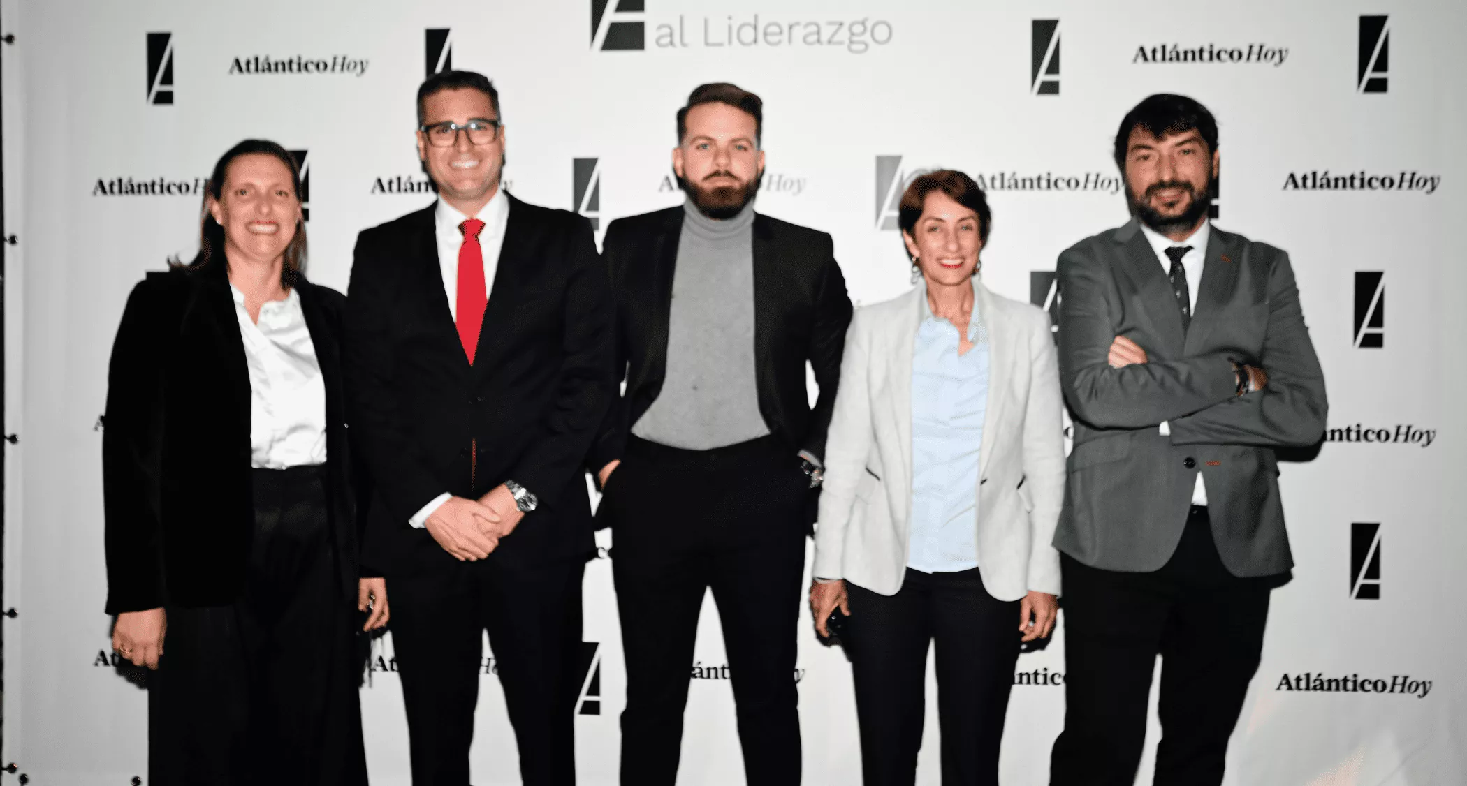 Patricia Márquez, Ciro Oliva, Eduardo Álamo, Onalia Bueno y Martín Alonso, en el photocall. / TONY HERNÁNDEZ