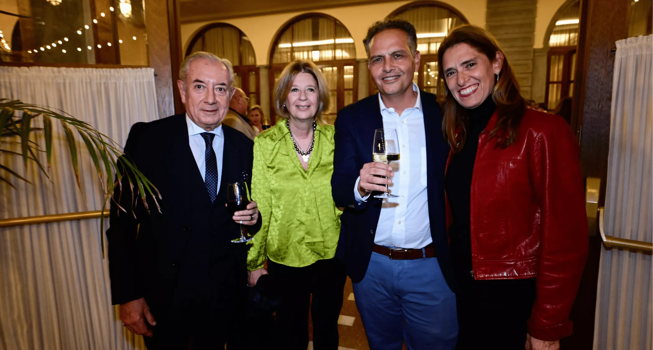 Ángel Castañedo, Josefa Luzardo, Santiago Gil y Soledad Iess, durante el cóctel posterior a la gala. / TONY HERNÁNDEZ