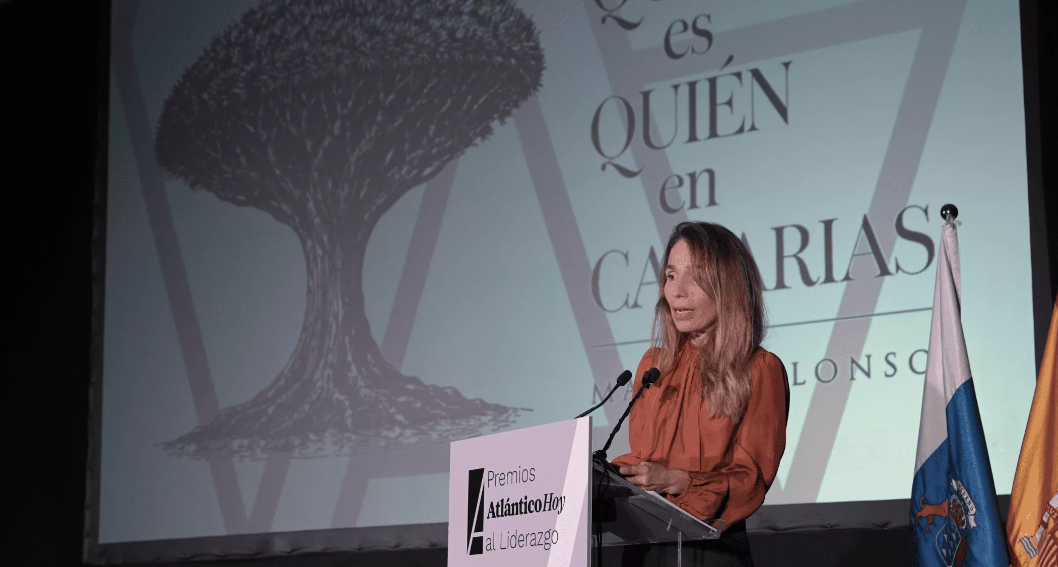 Eva Moll De Alba, presidenta de Atlántico Hoy, durante su intervención en la gala. / TONY HERNÁNDEZ