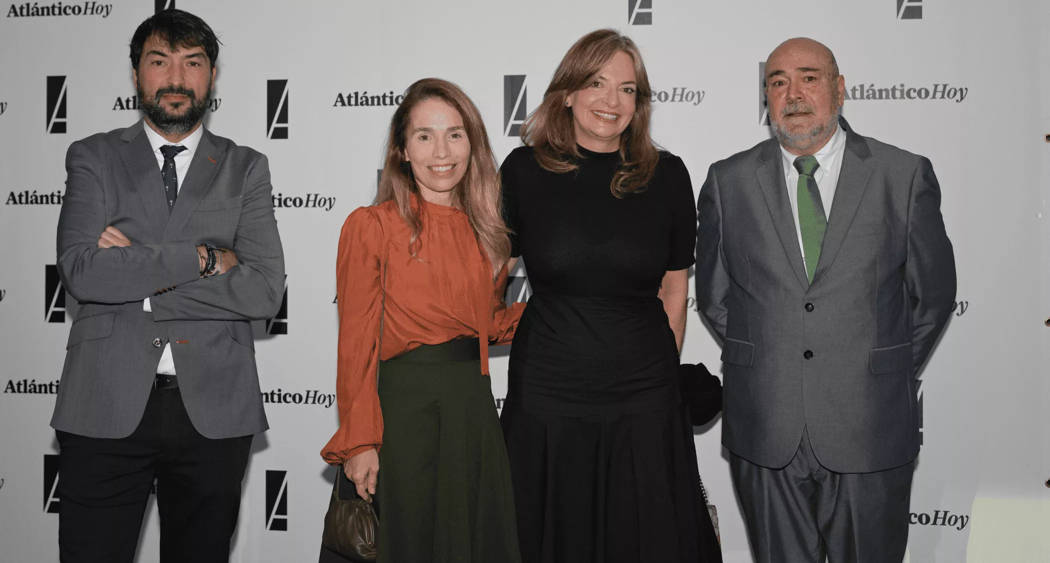Martín Alonso, Eva Moll De Alba, Esther Monzón, consejera de Sanidad del Gobierno de Canarias, y Xavier Salvador, posan en el photocall. / TONY HERNÁNDEZ
