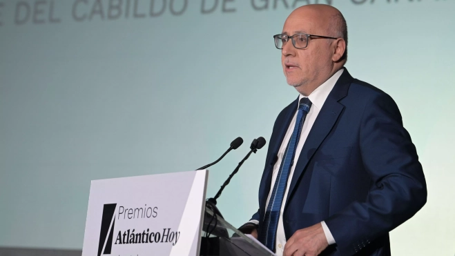 El presidente del Cabildo, Antonio Morales, durante su alocución en la gala. / TONY HERNÁNDEZ