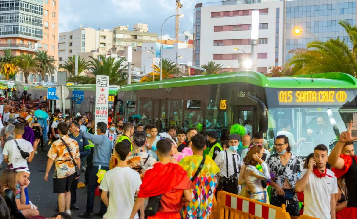 Imagen del intercambiador de Santa Cruz durante el Carnaval / CABILDO DE TENERIFE