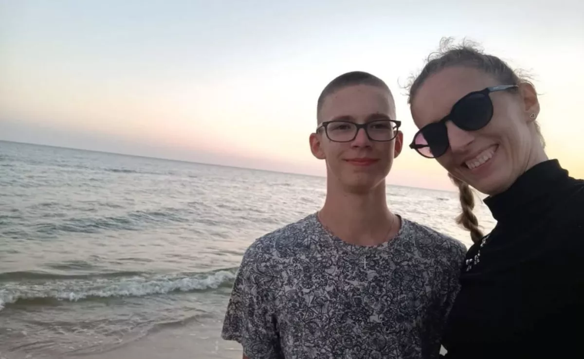 Arek, el joven de 15 años desaparecido en el mar de Tenerife, y Kasha, su madre / CANARIAS 1500 KM DE COSTA