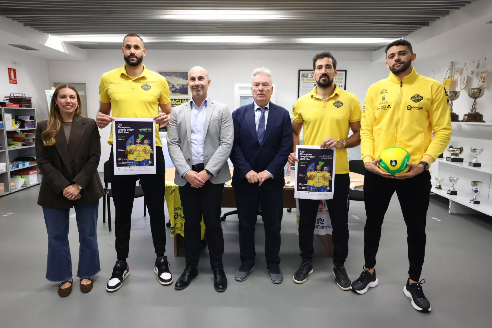 HiperDino apoya al Club Voleibol Guaguas ante su partido decisivo de la Champions League. / HIPERDINO